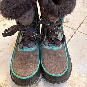 Toddler girls' size 13 waterproof & warm Sorel Tivoli III snow boots.